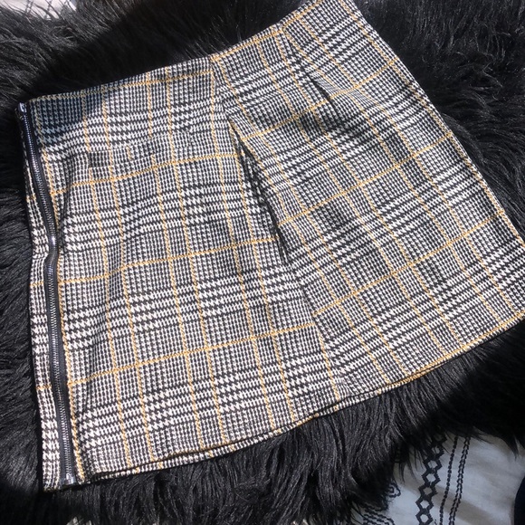 Tilly’s zip up mini skirt - Picture 1 of 5